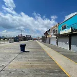 Affordable Beachfront Apartment With Balcony Sleeps 8