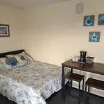 Pilgrim\'S Pride Motel