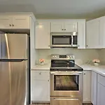 Welcoming Wildwood Condo About 1 Block To Beach!