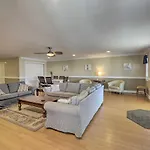 Spacious Wildwood Townhome With Covered Balcony