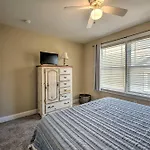 Spacious Wildwood Townhome With Covered Balcony