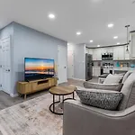 140 E Burk Ave, Unit D