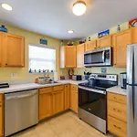 Condo With Deck Walk To Beach And Convention Center!