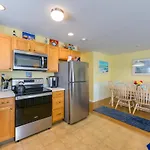 Condo With Deck Walk To Beach And Convention Center!