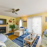 Condo With Deck Walk To Beach And Convention Center!