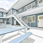 318 E Youngs Ave Unit 1 Seaside Serenity Salty Shore Retreat