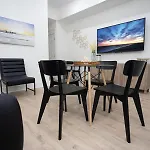 Fully Renovated 2 Bdr Apartment ,Short Walk To The Beach