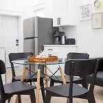 Fully Renovated 2 Bdr Apartment ,Short Walk To The Beach
