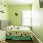 The Beach House - 6 Bedrooms - Beach / Boardwalk