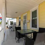 The Beach House - 6 Bedrooms - Beach / Boardwalk