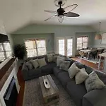 Fabulous 4Br Only 1.5 Blocks To The Beach!