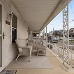 217 W Maple Ave