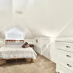 Entire Lovely 3 Bedroom, 2 Bathroom Apartment! 1 Block To The Beach And Boardwalk!
