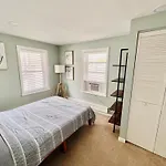 Ultra Modern - Entire 3 Bedroom Apartment - 5 Min Walk To The Beach