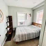 Ultra Modern - Entire 3 Bedroom Apartment - 5 Min Walk To The Beach