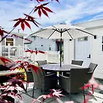 Unique Wildwood 3 Bedroom 1,5 Ba Entire House In The Heart Of Wildwood!