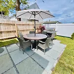 Unique Wildwood 3 Bedroom 1,5 Ba Entire House In The Heart Of Wildwood!