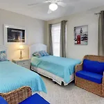 Fountain Motel Townhouse With Shared Pool