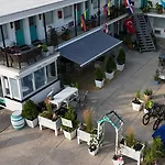 Hotel On Magnolia East \'Home\'