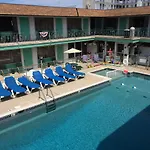 Crystal Sands Motel