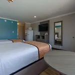 Dolphin Inn