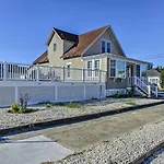 Charming Wildwood Hideaway With Private Pool And Deck!