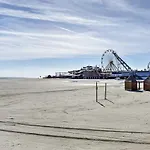 Family-Friendly Wildwood Townhome About 3 Mi To Beach