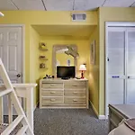 Coastal Condo With Pool, 1 Block To Wildwood Beach!