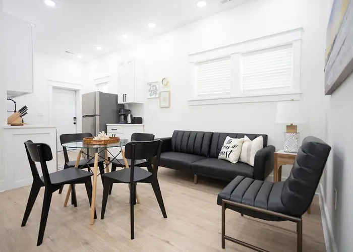 Fully Renovated 2 Bdr Apartment ,Short Walk To The Beach