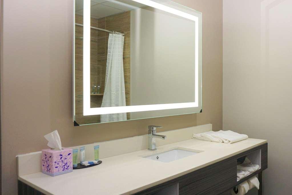 The Waves Hotel, Ascend Collection Hotel