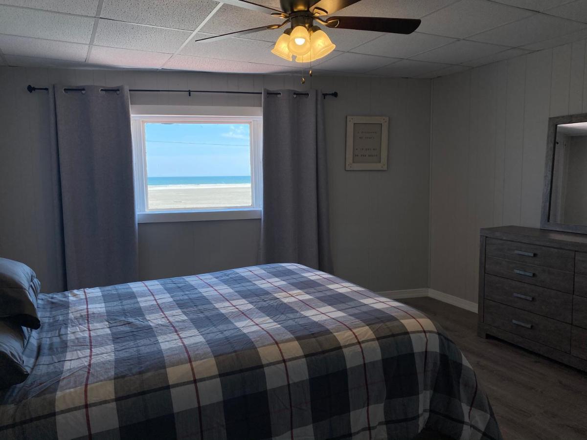 Affordable Beachfront With Balcony Sleeps 8 Apartment *