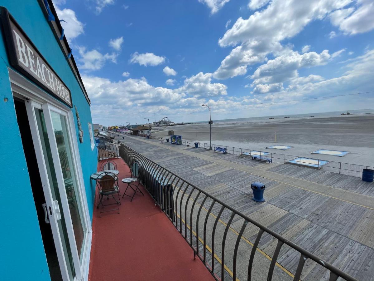 Apartment Affordable Beachfront With Balcony Sleeps 8 Wildwood
