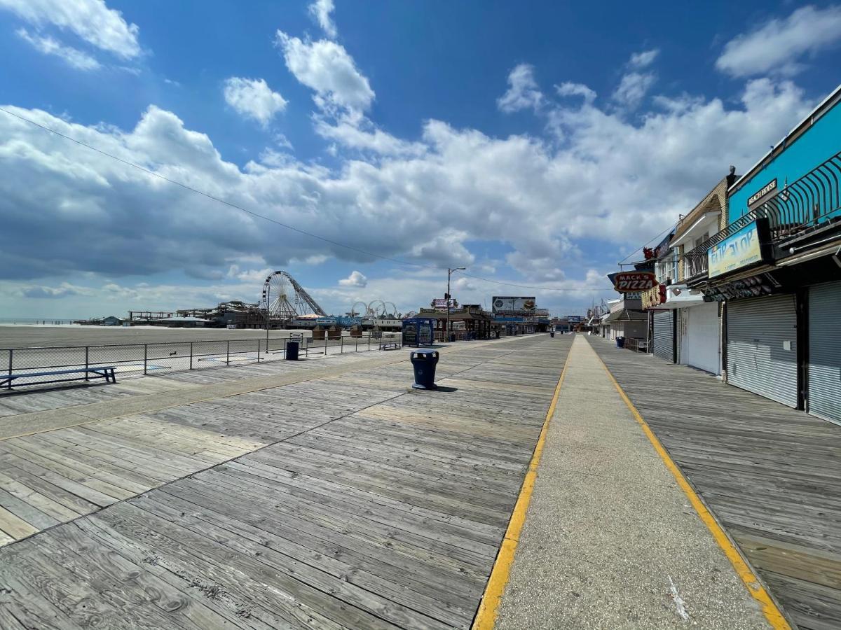 Affordable Beachfront With Balcony Sleeps 8 Apartment *