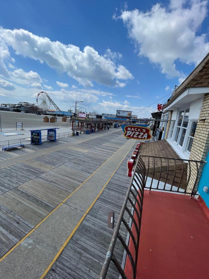Affordable Beachfront With Balcony Sleeps 8 Apartment *