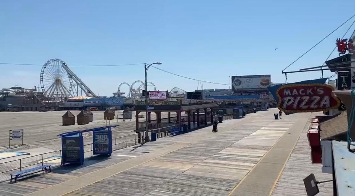 Affordable Beachfront With Balcony Sleeps 8 Wildwood