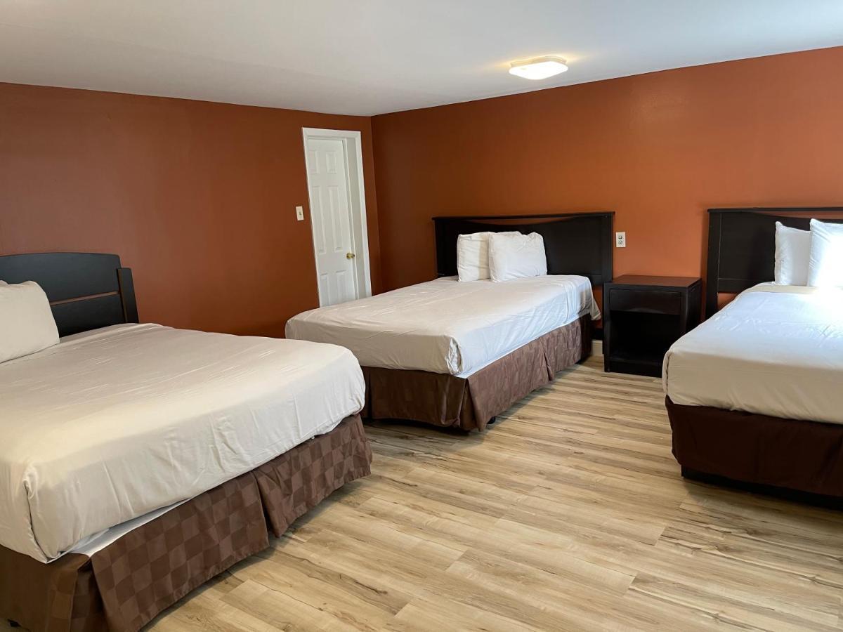 Motel Travelodge & Boardwalk