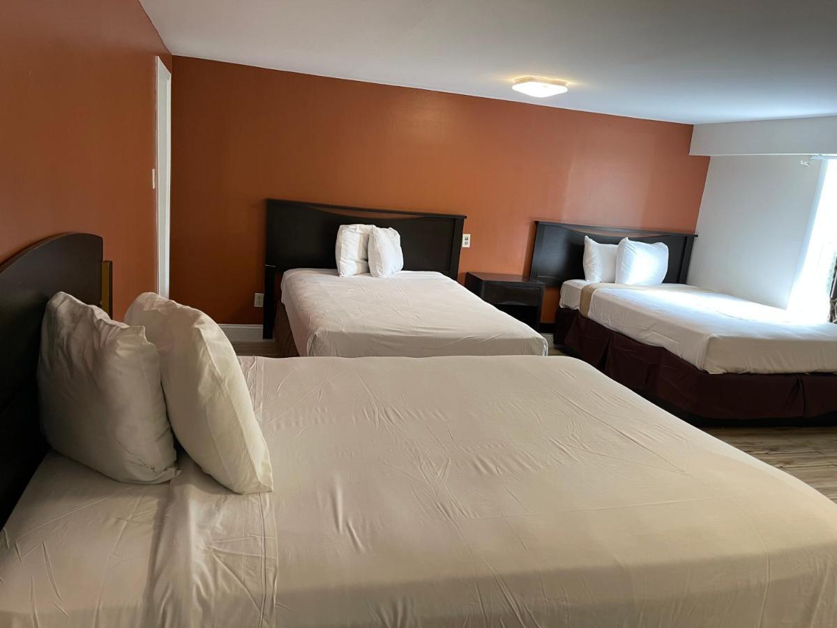 Travelodge & Boardwalk 3*