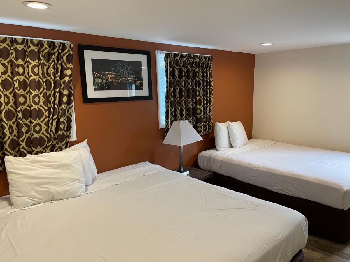 Travelodge & Boardwalk Motel 3*