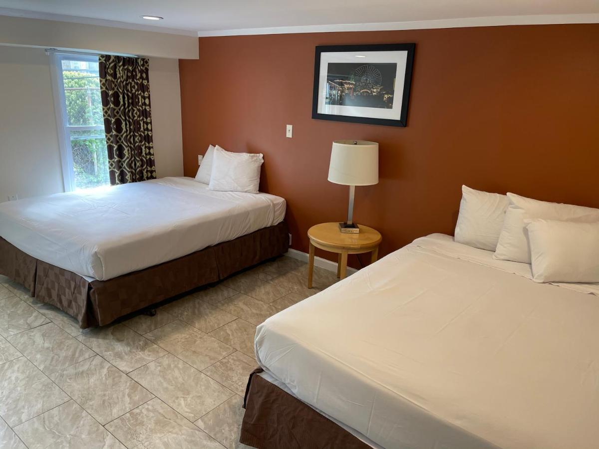 Travelodge & Boardwalk 3*
