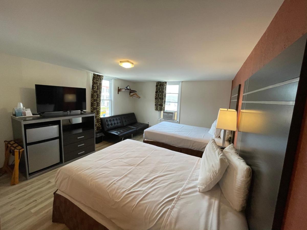 Motel Travelodge & Boardwalk
