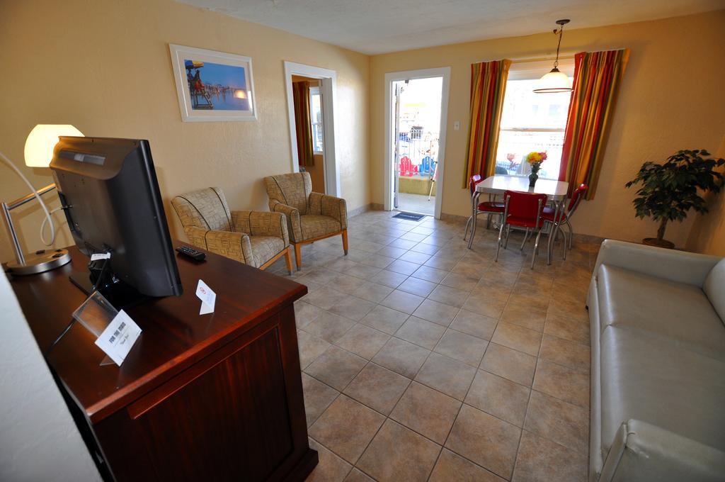 Nantucket & Motel 2*