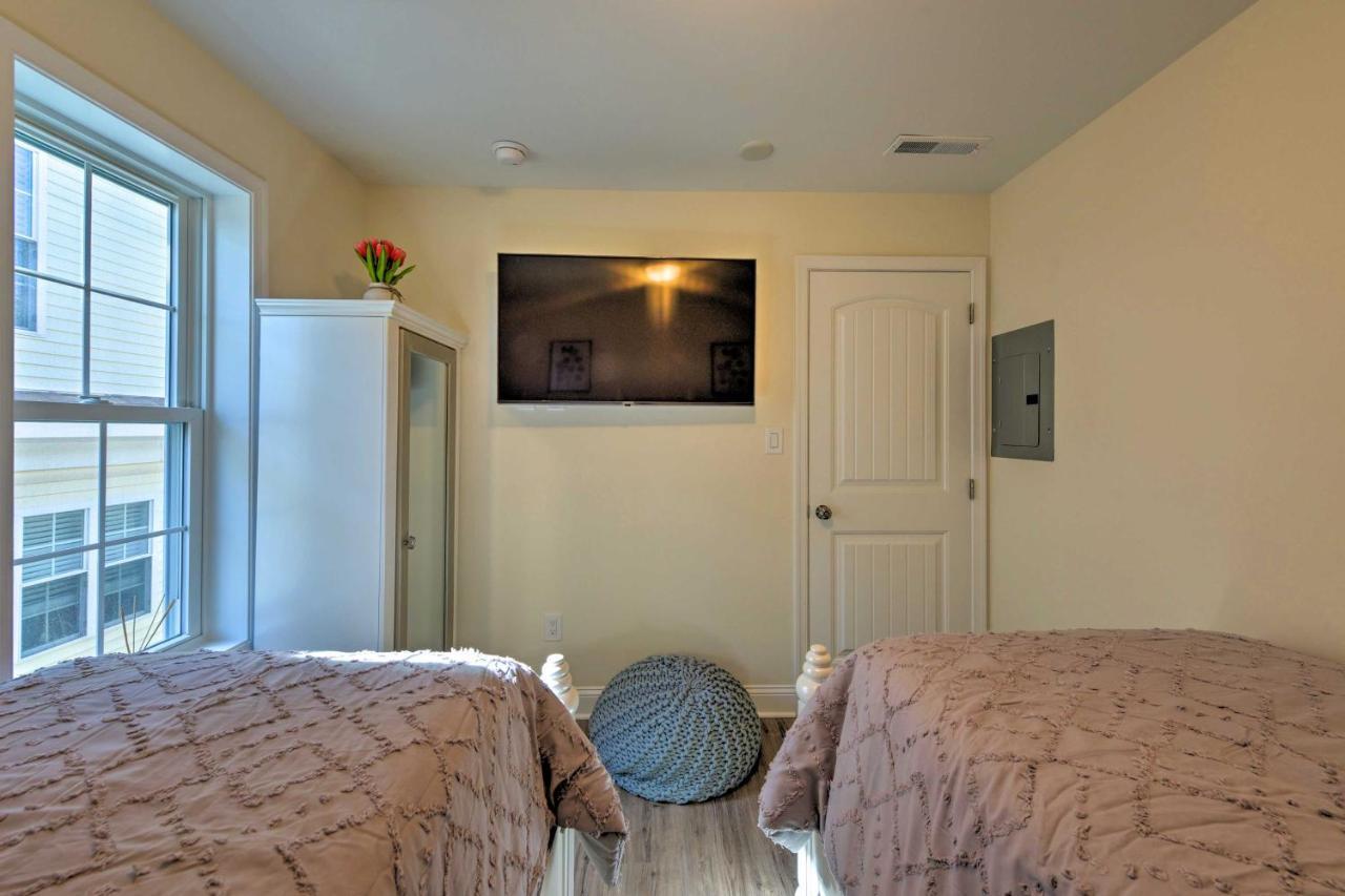 Apartment Welcoming About 1 Block To Beach!