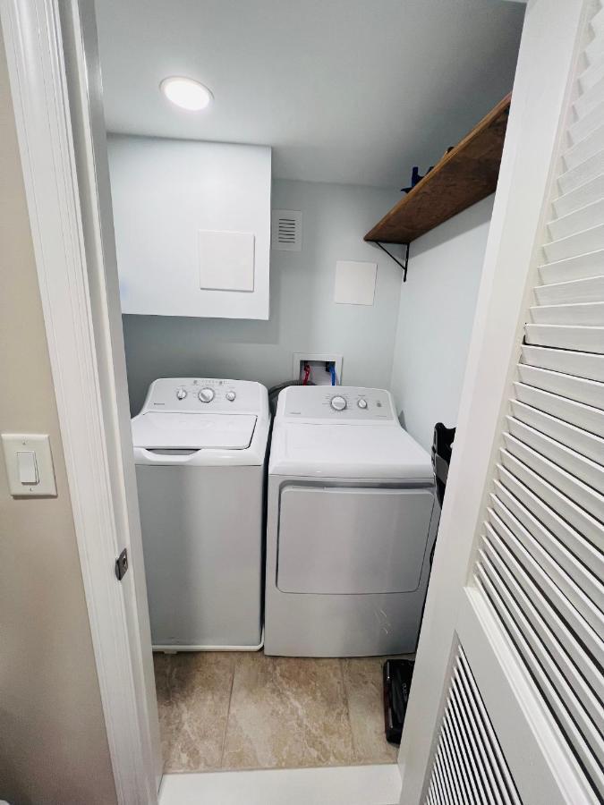 Ultra Modern - Entire 3 Bedroom - 5 Min Walk To The Apartment