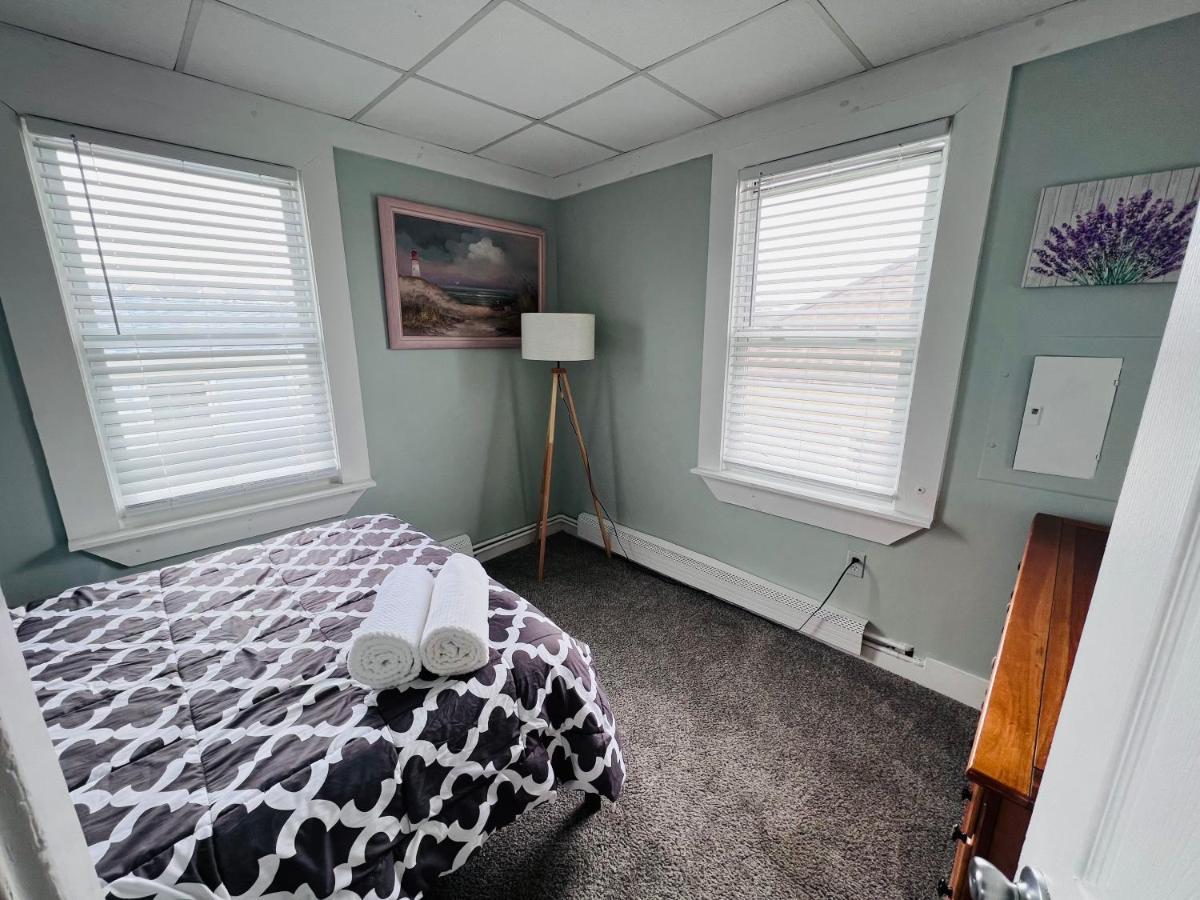 Entire Lovely 3 Bedroom, 2 Bathroom Apartment! 1 Block To The And Boardwalk! Apartment Wildwood