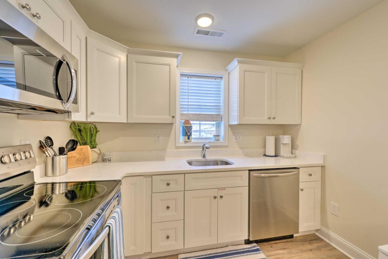 Apartment With Pool Access - Walk To