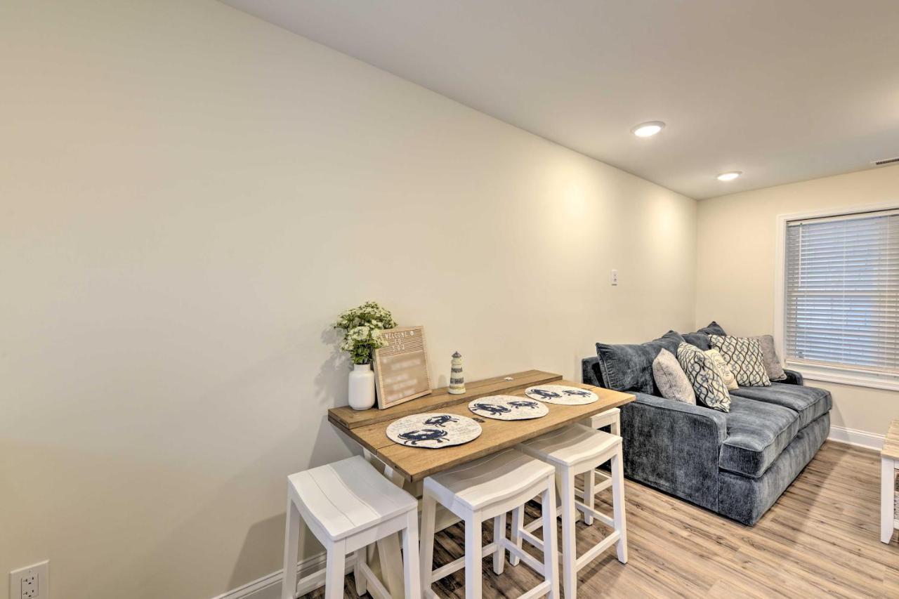 Apartment With Pool Access - Walk To *