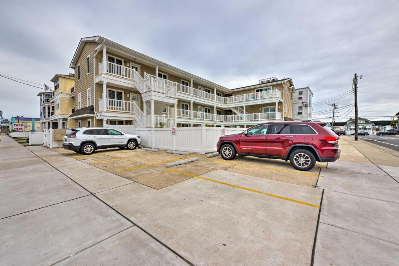 With Pool Access - Walk To Apartment *