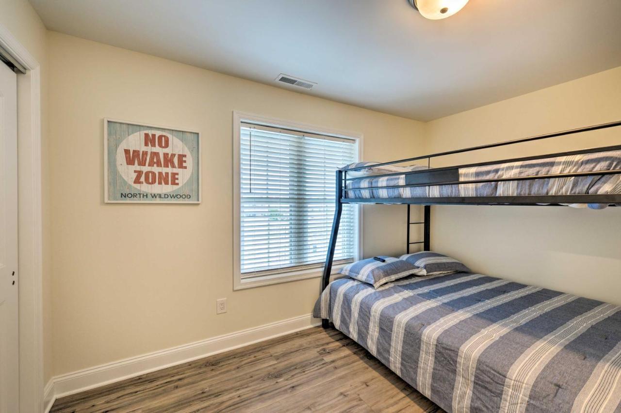 Apartment With Pool Access - Walk To *
