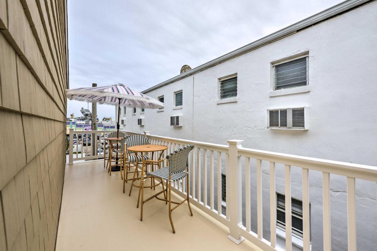 Apartment With Pool Access - Walk To
