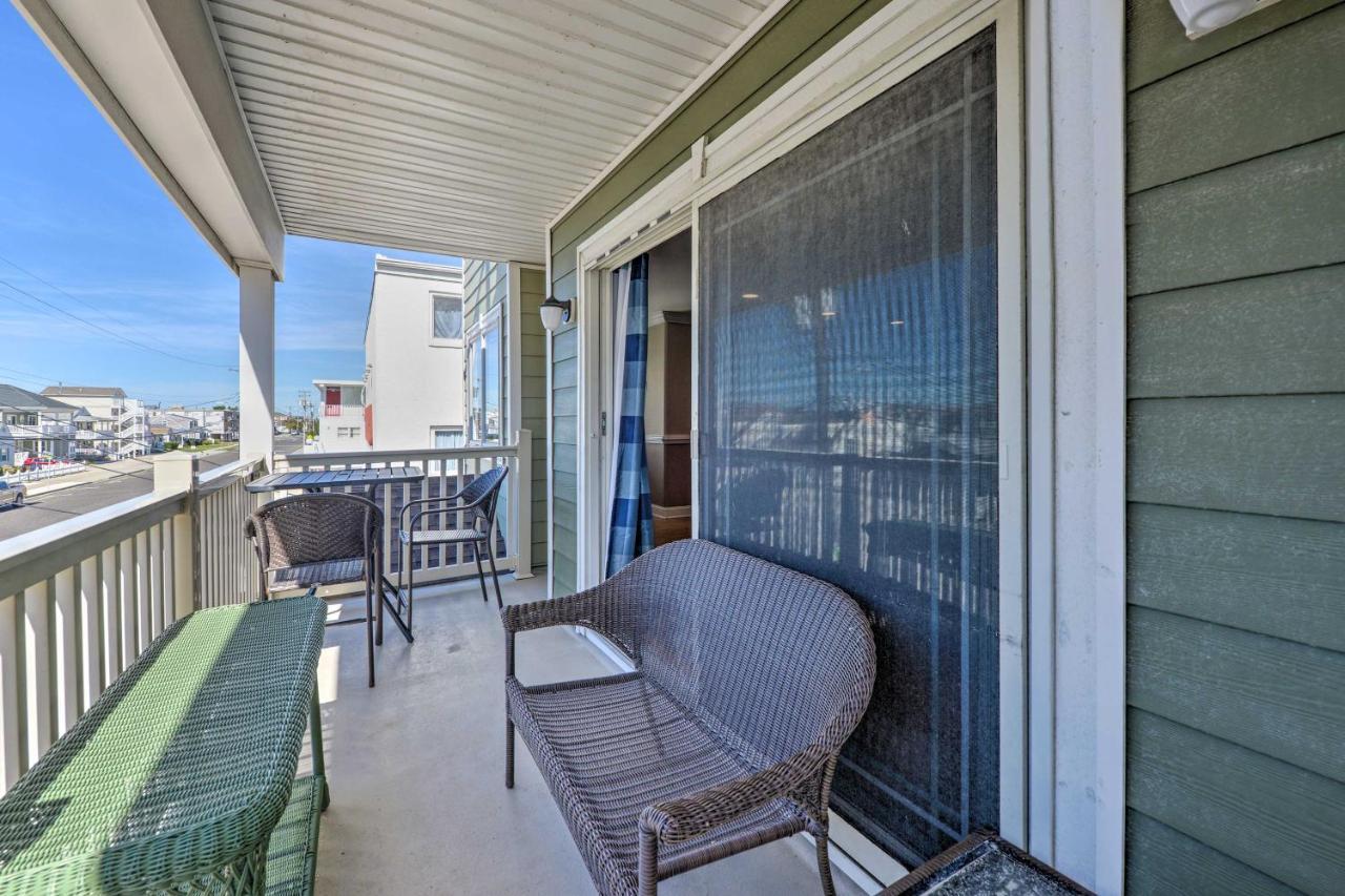 Spacious Townhome With Covered Balcony *